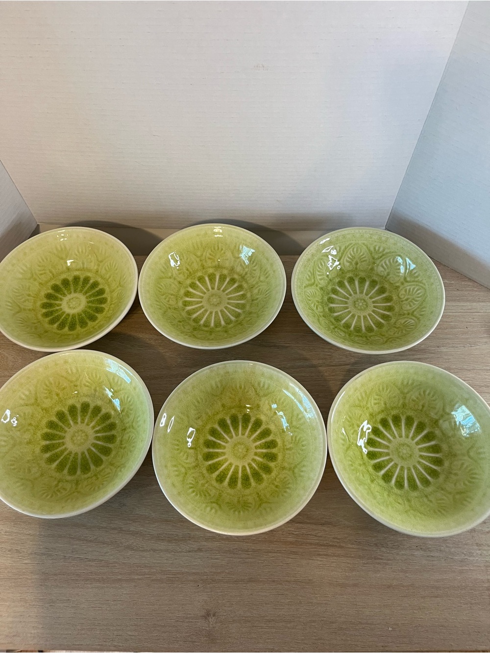 Set of 6 Ceramic Serving Bowls in Lime Green with Floral Motif